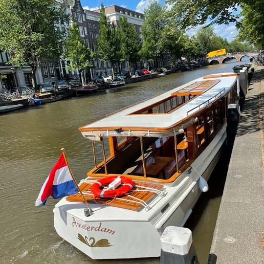 Excursion-Expert-Amsterdam_540x540_Saloon-Boat-Big_02